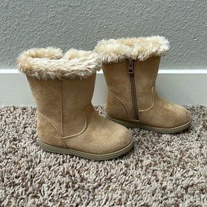 Rarely worn Cat and Jack size 8 toddler boots (with faux fur)